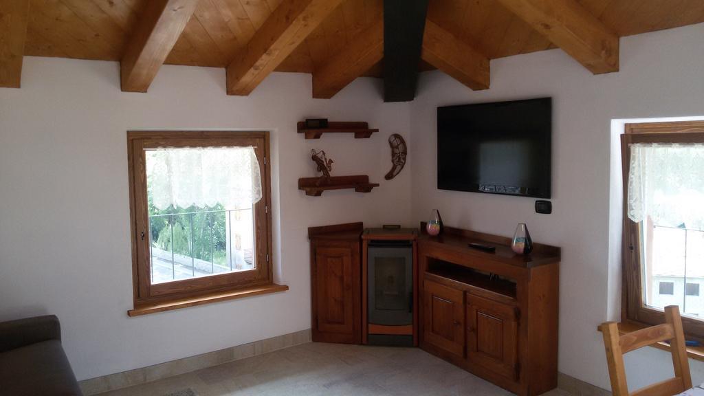 Mansarda Monte Bianco Apartment La Salle Phòng bức ảnh